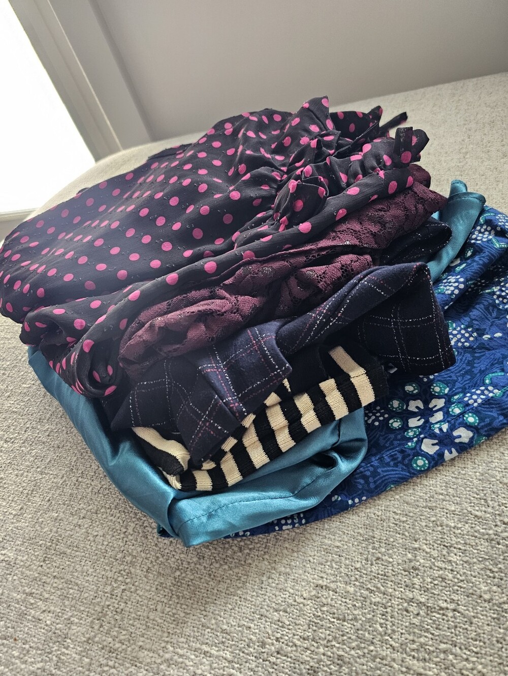 Bundle Of Women Tops In Excellent Condition - Picture 15 of 15